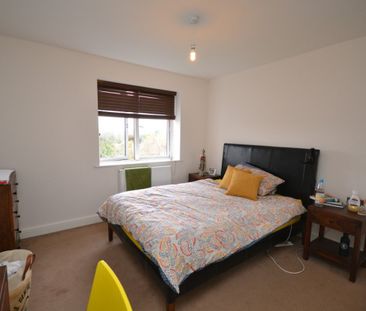 2 bed Flat for Rent - Photo 1