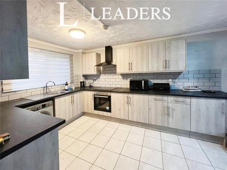 1 bedroom in a house share to rent - Photo 3