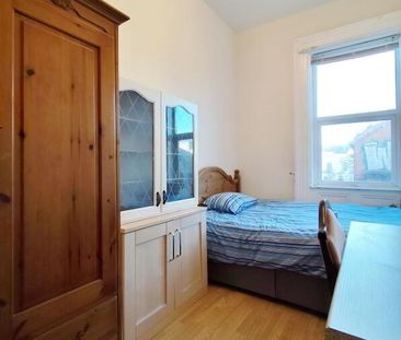 One Double Bedroom Available, 5 Magdala Street, Belfast, BT7 1PU - Photo 2