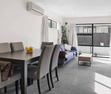 Stylish 3-Bedroom Townhouse for Rent at 4/25 Braddon St - Photo 2