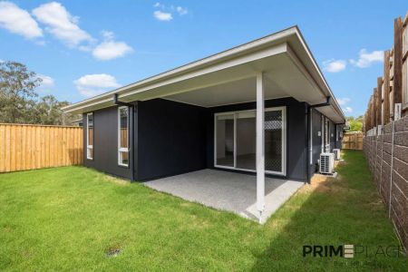 “Modern, spacious and convenient 4 Bedroom Home” - Photo 4