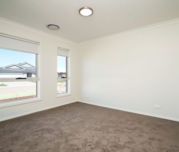 Modern Family Home Located In Southlakes - Photo 4