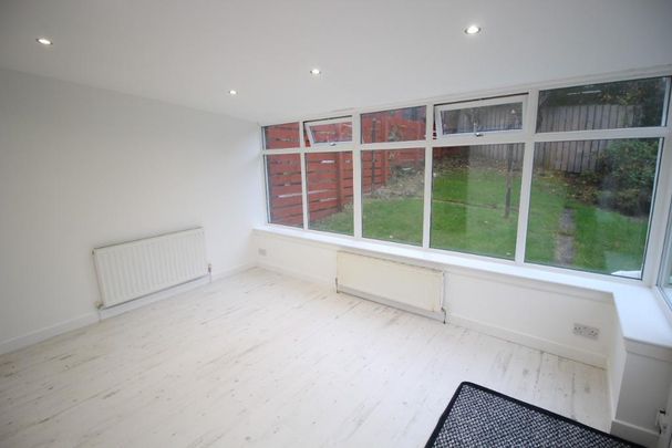 2 bedroom end of terrace house to rent - Photo 1