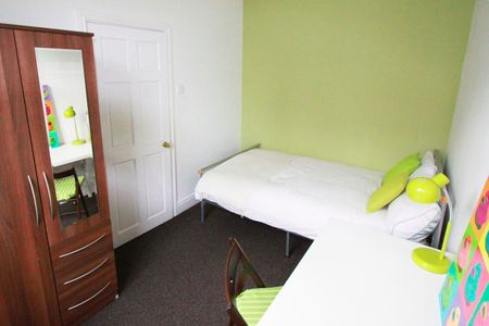 4 Bed Terraced House, Northfield Road, CV1 - Photo 3