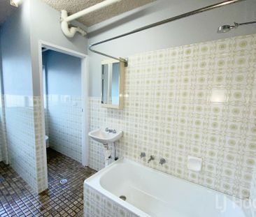 Spacious 2 Bedroom Unit - Photo 6