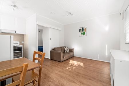 Stylish Fully Furnished 1-Bedroom Unit in a Prime Wantirna South Location - Photo 4