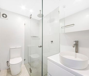 A Slice of Paradise Awaits, With Iconic Harbour Vistas - Photo 1