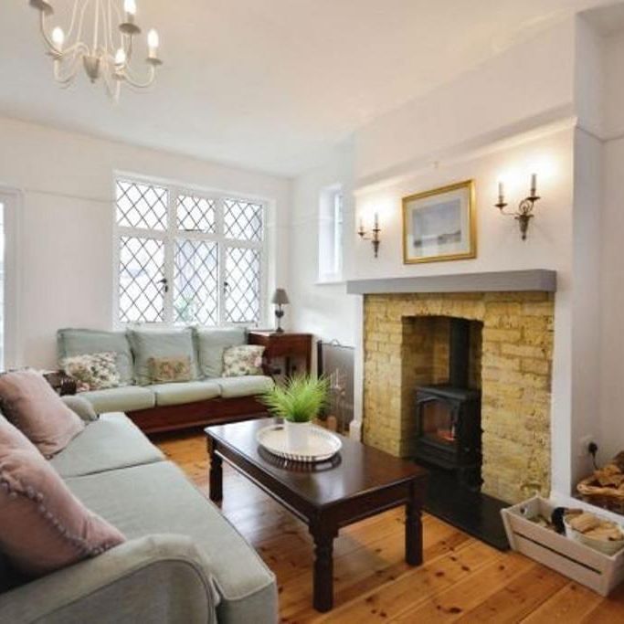 4 bedroom bungalow to rent - Photo 1