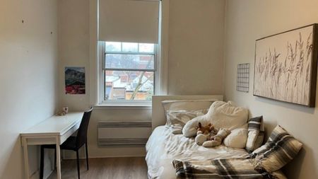 Grand logement de 3 chambres, offert en location semi-meublée ! - Photo 3
