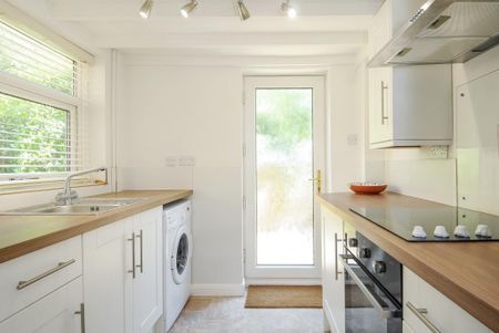 2 bedroom terraced house to rent - Photo 4