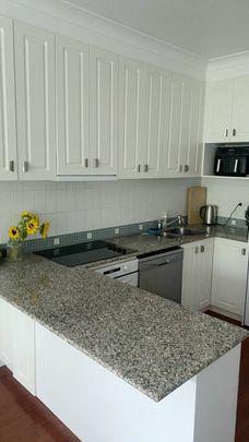 Convenient City Studio Steps from the CBD & Botanic Gardens - Photo 1