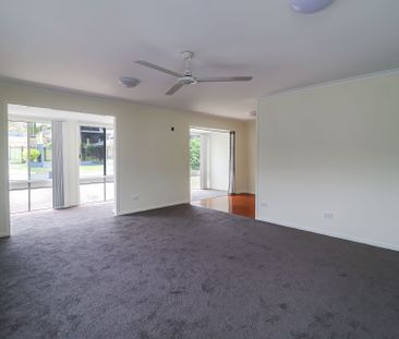 LARGE DUAL LIVING FAMILY HOME IN SOUTH GLADSTONE - Photo 3