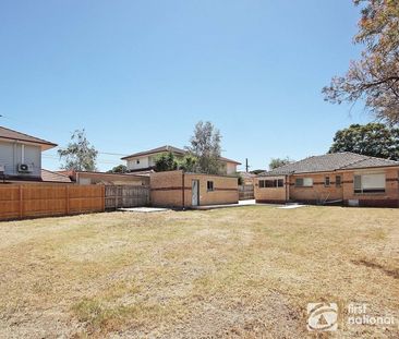 Regular Garden Maintenance Included - Photo 5