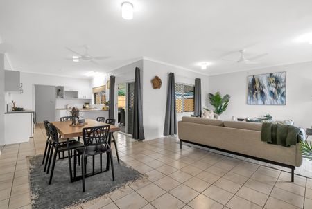UNFURNISHED FAMILY HOME WITH A LARGE YARD! - Photo 4