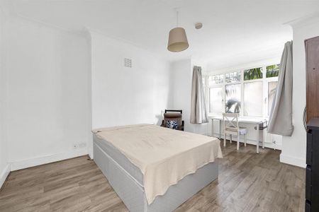 4 bedroom semi-detached house to rent - Photo 2