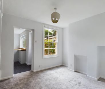 2 bedroom terraced house to rent - Photo 2