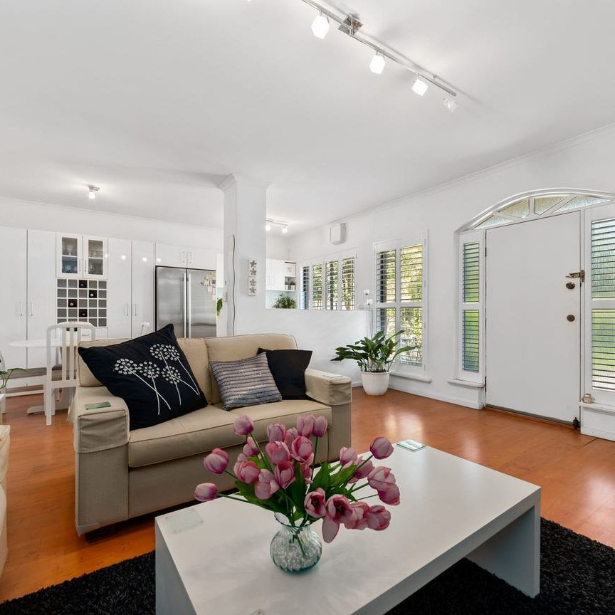 A STYLISH AND CONVENIENT UNIT IN COMO - Photo 1