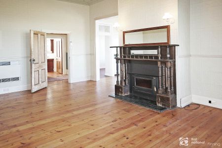 Character home on 1 acre! - Photo 5