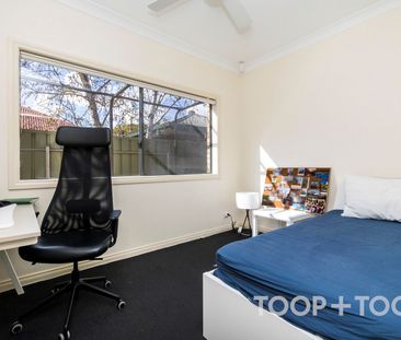 Stylish courtyard home - Photo 2