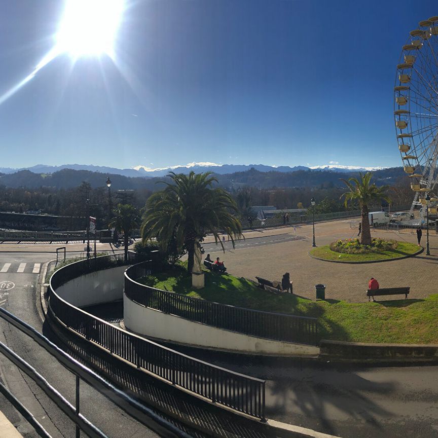 Situation privilégiée face aux Pyrénées en Hyper Centre pour ce sublime T3 meublé tout équipé avec balcons et parking privé sécurisé, - Photo 1