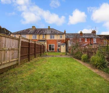 3 bedroom semi-detached house to rent - Photo 2