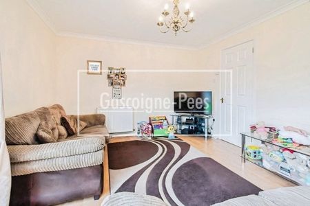 Brighton Hill, RG22 - Photo 2