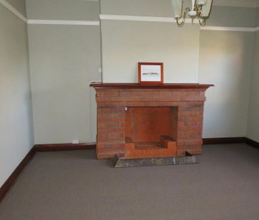 BEAUTIFULLY MAINTAINED AND CENTRAL HOME! - Photo 2