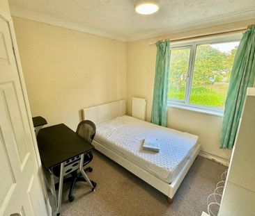 St Mildreds Road - Photo 2