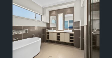 COMFORTABLE LAKESIDE LIVING WITH PRACTICAL INTERNAL FEATURES - Photo 4