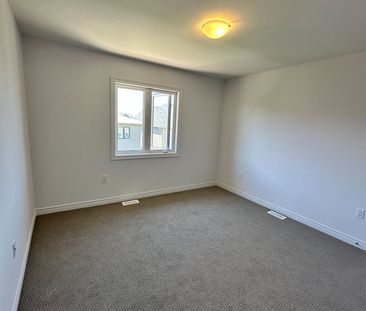 For Lease - 448 Blackburn Drive Unit# 35, Brantford, Ontario - Photo 3