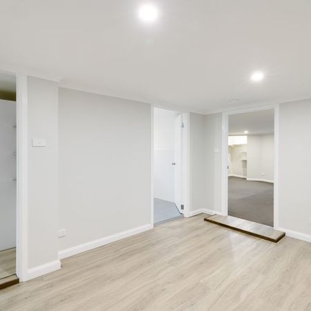 RENOVATED 1 BEDROOM FLAT - WATER INCLUDED IN RENT - Photo 4