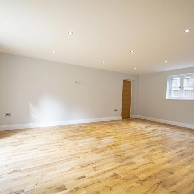 5 bedroom detached house to rent - Photo 1
