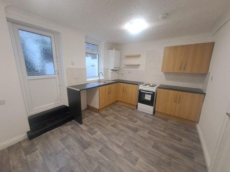 2 bedroom terraced house to rent - Photo 4