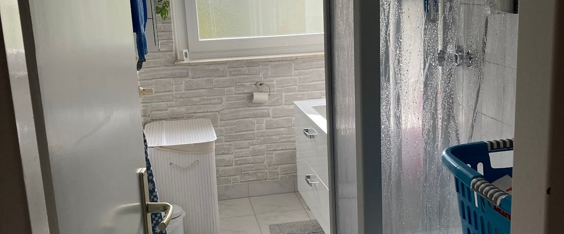 Helle Wohnung mit Balkon und Kellerraum - Foto 1