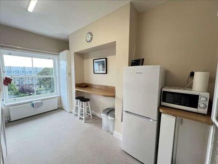 Prince Of Wales Terrace, Scarborough, YO11 - Photo 2