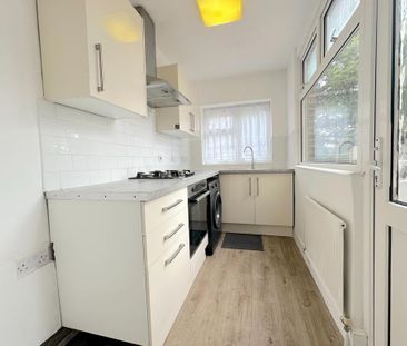 3 bedroom semi-detached house to rent - Photo 6