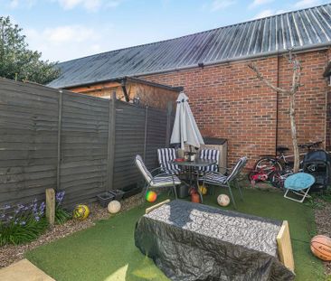 2 bedroom end of terrace house to rent - Photo 3