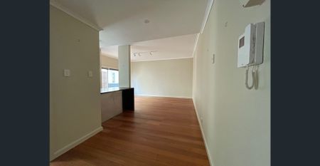 Stylish Coastal Living in the Heart of Elwood - Photo 4