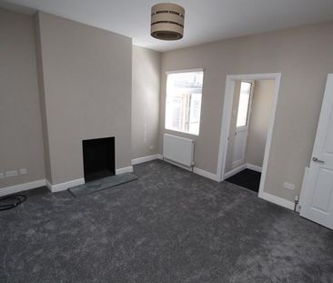 2 bedroom maisonette to rent - Photo 2
