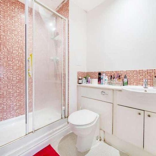 Sunbury, Sunbury-on-thames, TW16 - Photo 1