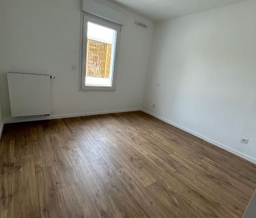 Location Appartement 3 pièces 64m² CHARTRES DE BRETAGNE 35131 - Photo 3