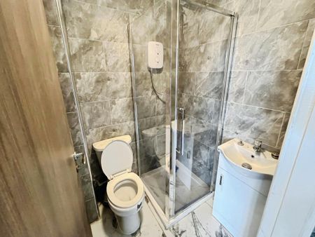 3 bedroom apartment to rent - Photo 5