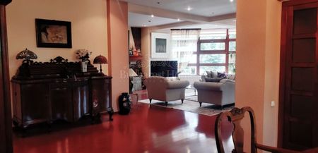 Cool Four Bedroom House - NATO Offices Neighborhood - Photo 3