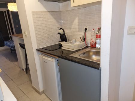 Location Appartement 1 pièce 24m² ST DENIS 97400 - Photo 4