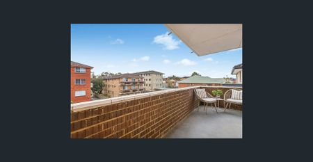 Fantastic apartment just metres from the beach - Photo 3