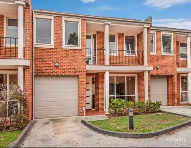 Perfect Location! - Photo 1