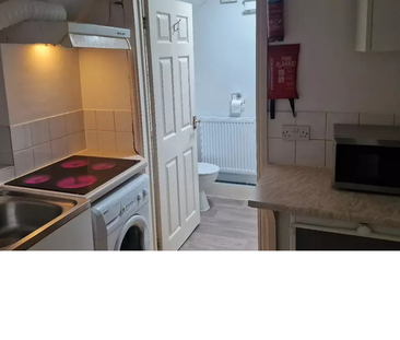 Studio to rent - Photo 6