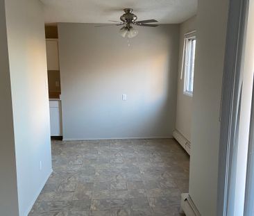 Hearth Manor - Photo 4