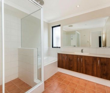 Resort-Style Living in the Heart of Ascot - Photo 6
