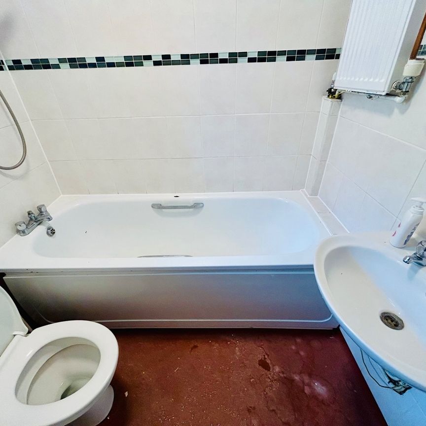 2 Bed Flat, Ashdown House, E5 - Photo 1